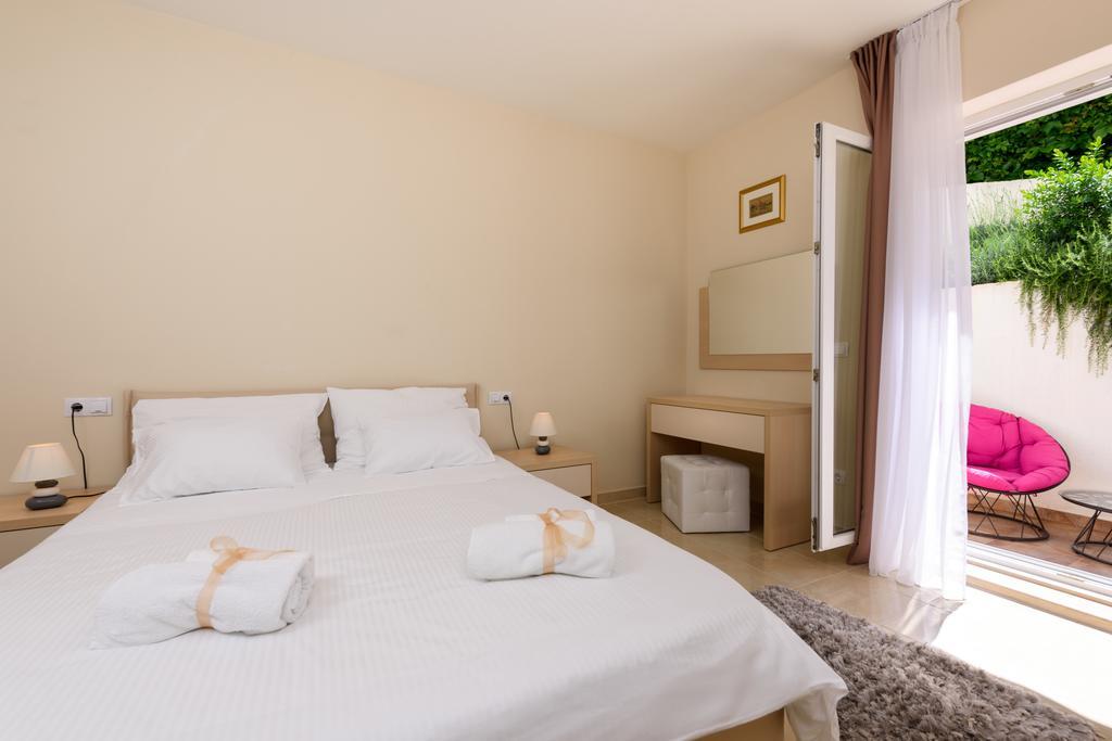אומיס Apartments Domani מראה חיצוני תמונה